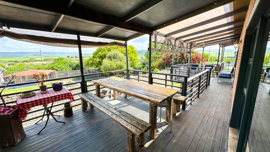 4 Bedroom Property for Sale in Fraaiuitsig Western Cape